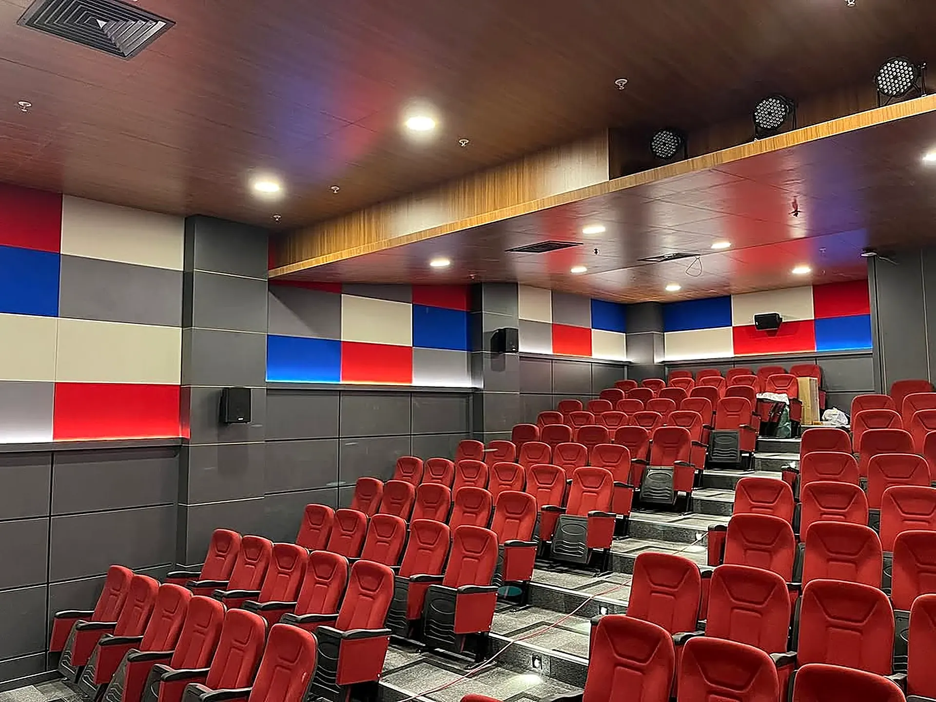 Ankara Yenibatı Bahçeşehir Koleji Konferans Salonu
